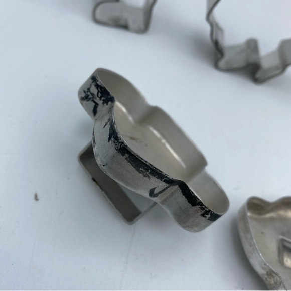 VTG Lot Of 10 Aluminum Metal Cookie Biscuit Cutters Santa Tree Angel Rabbit Bell - Picture 11 of 14